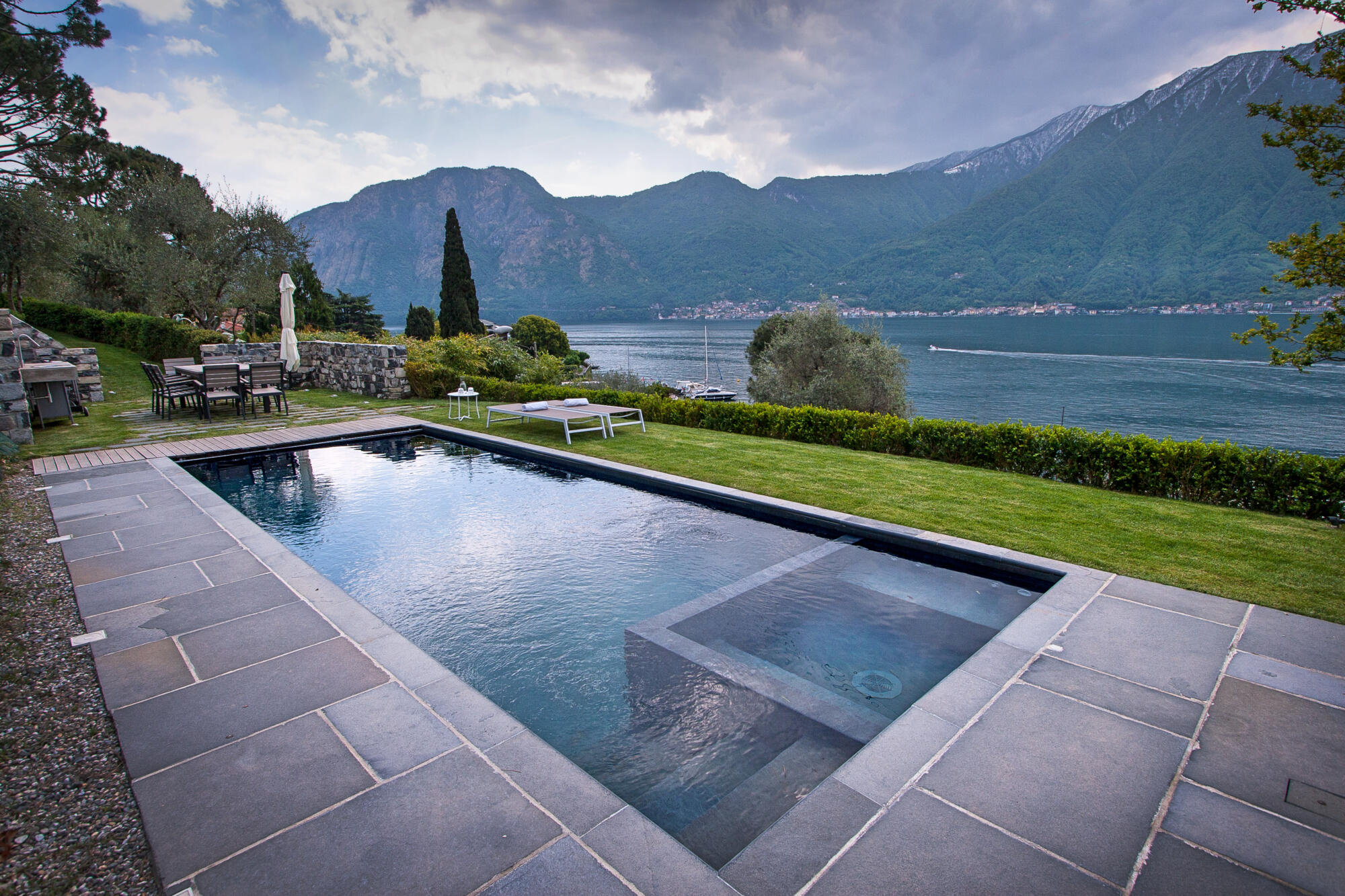 Foot mountain private pool