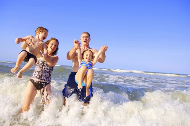 Vacances en juin avec la famille et enfant gratuit à l'hôtel près de la mer à Rimini en Italie