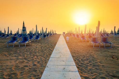 Offerta Prima Settimana di Giugno in hotel a Rimini proprio sul mare, Spiaggia privata gratis e bambini Gratuti