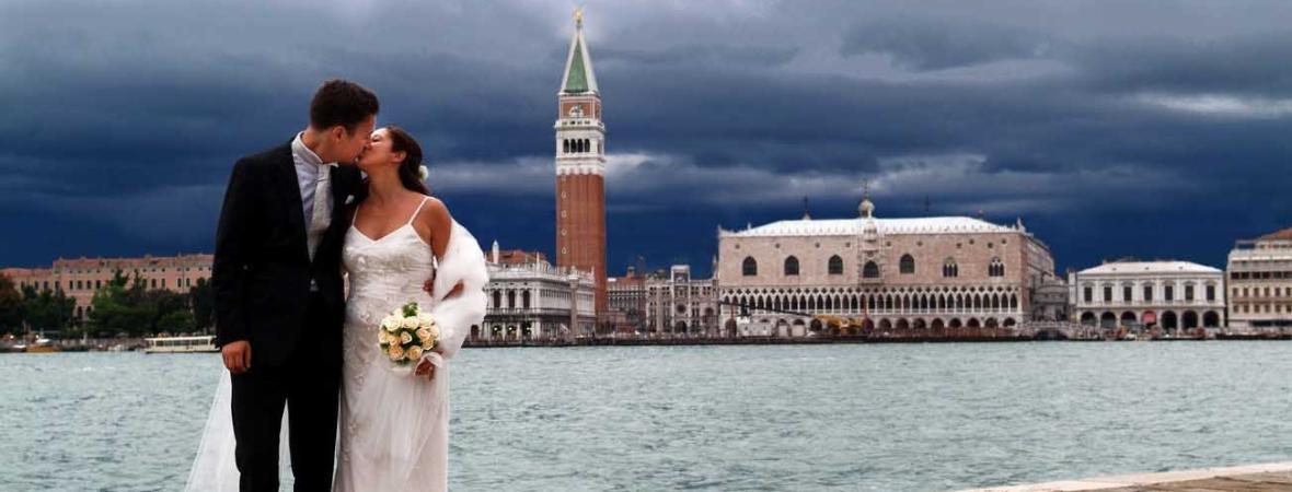 Symbolic wedding in Venice