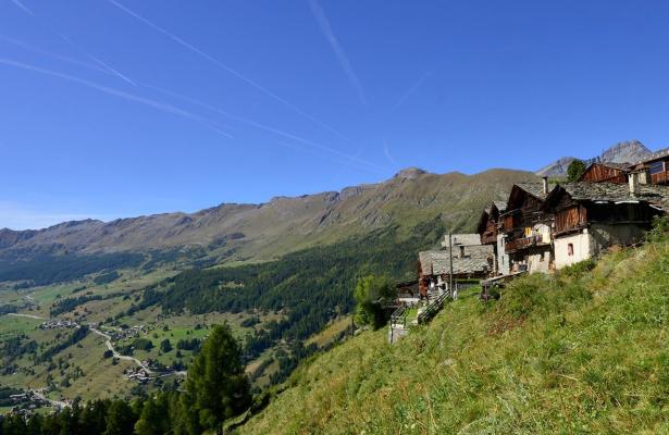 abc-vacanze en alpine-pastures-in-the-aosta-valley-la-tchavana-farmhouse-in-ayas 021