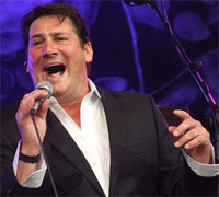 Festa per i 50 anni del pub Rose & Crown di Rimini con Tony Hadley