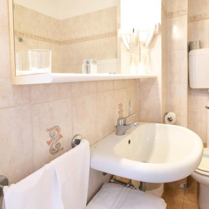 hotel with shower cubicle in rimini, 3 star hotel with shower cubicle in rimini, rimini hotel with shower cubicle, 3 star hotel rimini