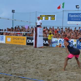 Partita di beach volley al Fantini Club, Cervia.