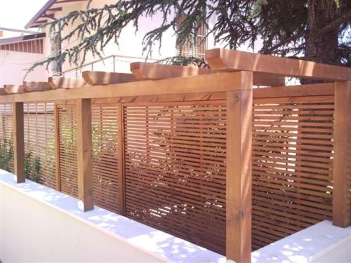 Frangisole in legno rimni e grigliati per terrazzi Grigliato legno terrazzo