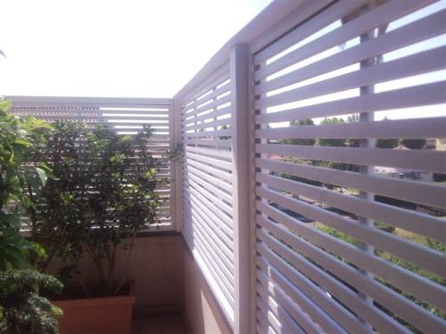 Frangisole in legno rimni e grigliati per terrazzi Grigliato legno terrazzo