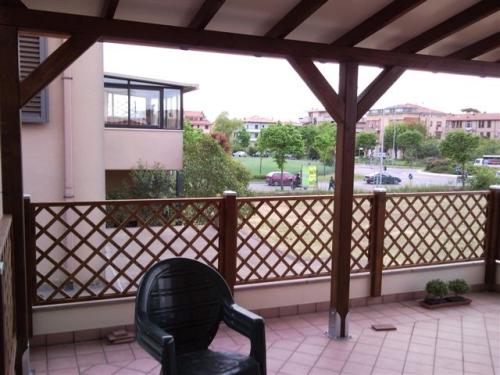 Frangisole in legno rimni e grigliati per terrazzi Grigliato legno terrazzo