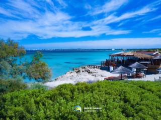 Paradise beach with turquoise sea and seaside restaurant in Gallipoli.