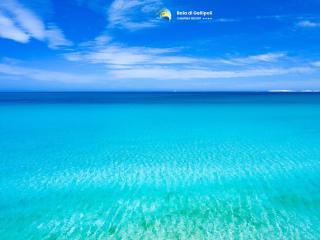 Splendida spiaggia con acqua cristallina a Baia di Gallipoli.