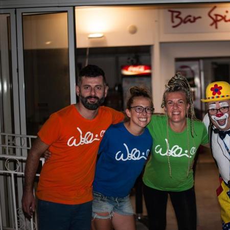 Group of people with a clown in front of Bar Spiaggia.