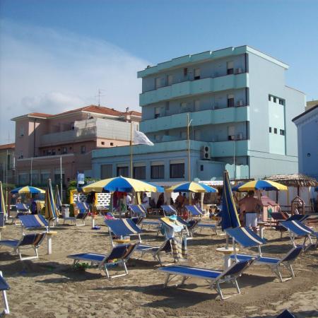 Hotel Acquamarina direttamente sul mare.