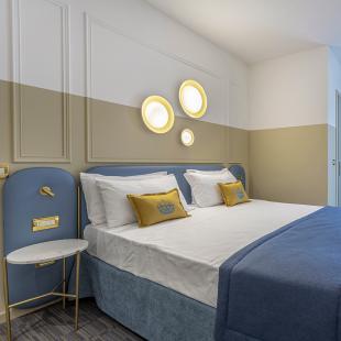 Modern room with a double bed and elegant decor.