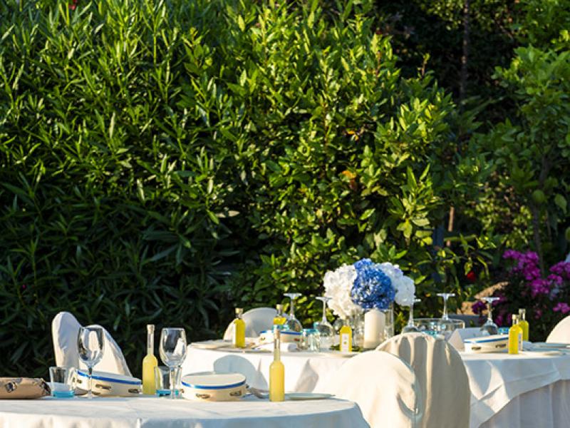 Elegant outdoor tables with blue and white flowers.