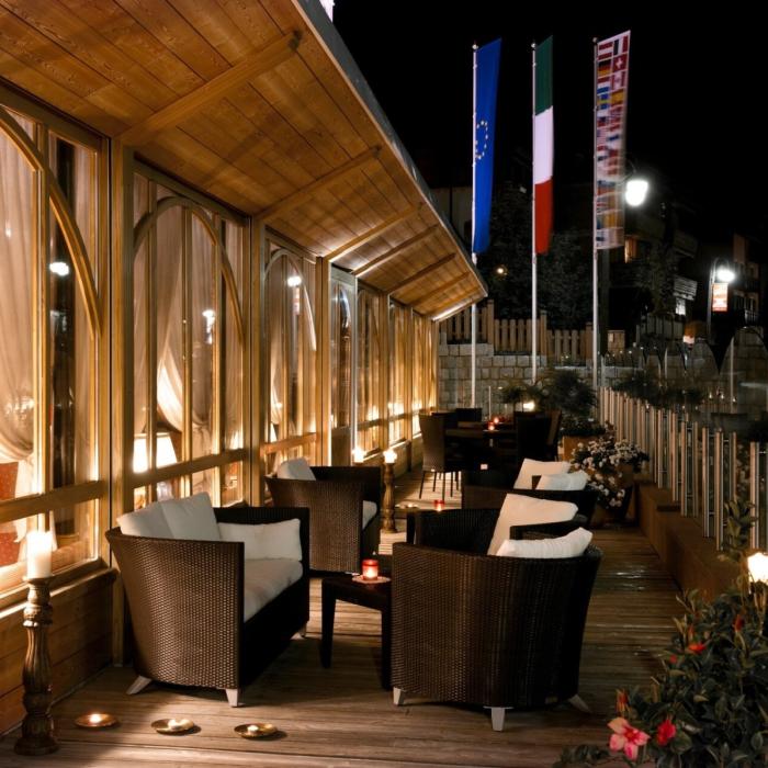 Elegant terrace at night, warm lights and romantic atmosphere.
