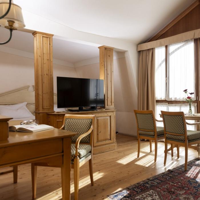 Cozy room with wooden furniture, warm light, and a relaxing atmosphere.