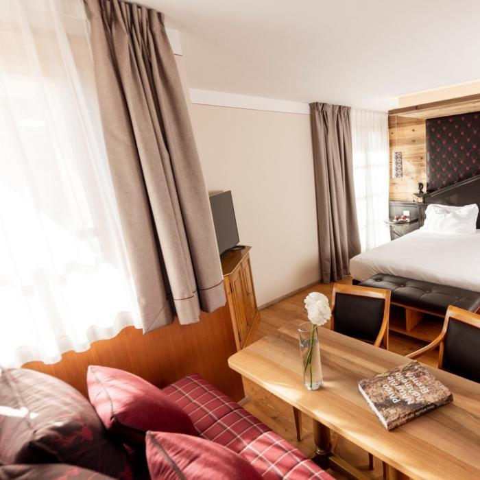 Cozy room with a double bed, elegant decor, and warm lighting.