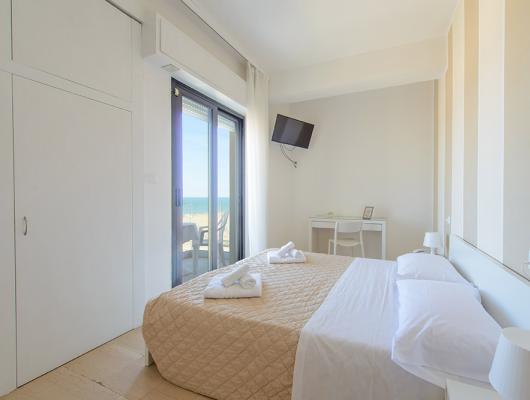 Bright room with sea view, modern furnishings, and relaxing atmosphere.