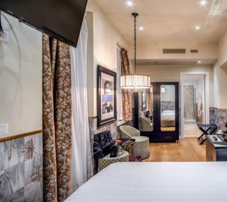 Elegant hotel room with modern and cozy furnishings.