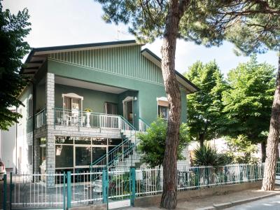 parkhotelpineta en special-offer-on-apartments-near-the-sea-in-cervia 014