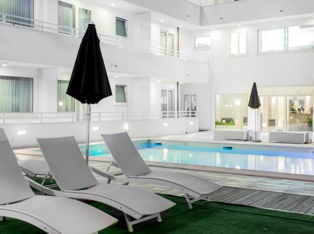hotelmokambo it offerta-festa-della-mamma-hotel-cesenatico-vicino-al-centro-con-piscina 012