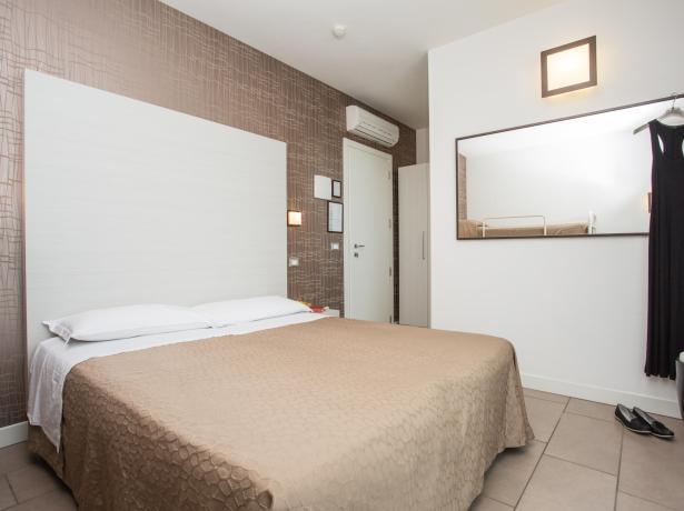 hotelmokambo de gelegenheiten-im-august-in-einem-low-cost-hotel-in-cesenatico-mit-pool 013