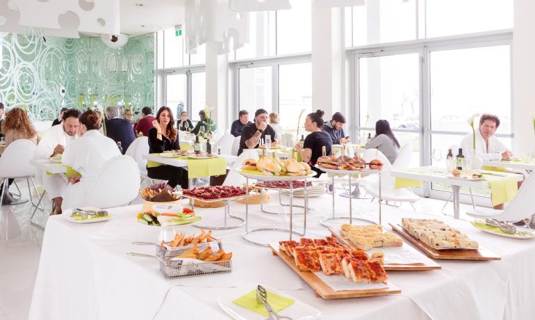 i-suite en easter-monday-lunch 015