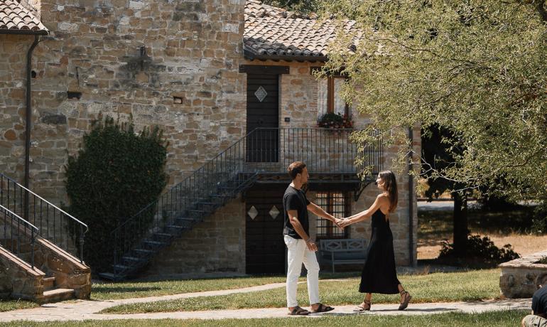 borgolanciano it pacchetto-di-coppia-resort-con-spa-nelle-marche-con-cena-gourmet 003