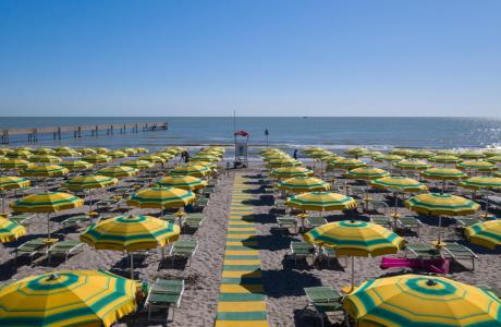 campingcesenatico en offer-valentine-s-day-camping-cesenatico-with-aperitivo-at-the-canal-port 017