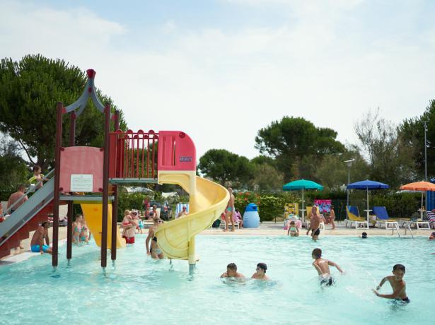 campinglido en holiday-on-pitch-in-bibione-at-seaside-camping-village 023