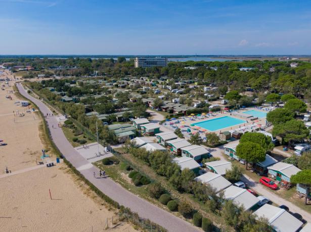 campinglido en weekend-in-may-in-a-mobile-home-in-bibione-on-a-campsite-with-pool 022