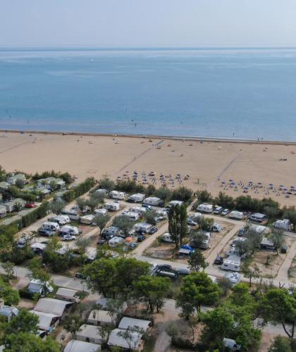 capalonga en 3-en-251589-19th-may-2016-the-tour-of-italy-stops-in-bibione 023