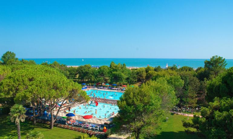 iltridente en holidays-in-august-in-mobile-home-in-bibione-in-camping-village-with-swimming-pool 016