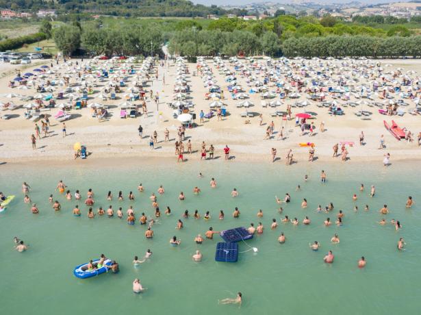vacanzespinnaker it offerta-con-spiaggia-scontata-in-villaggio-vacanze-al-mare-a-fermo 005