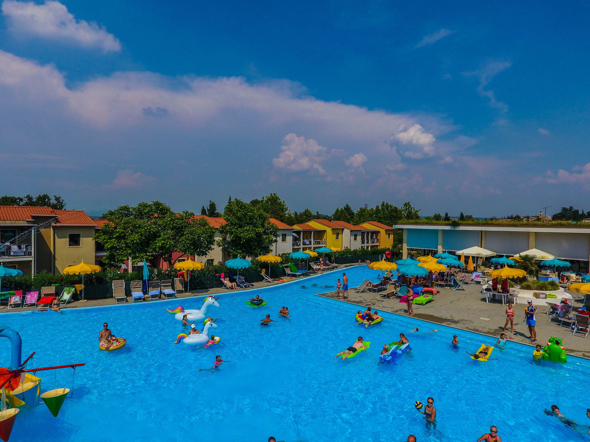 Offerta Vacanze Giugno Al Lago Di Garda In Villaggio Per Famiglie Con Bambini Vicino Ai Parchi