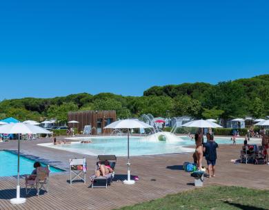 pinetasulmarecampingvillage en end-of-summer-holiday-in-cesenatico-on-campsite-near-the-centre-with-children-staying-free 039