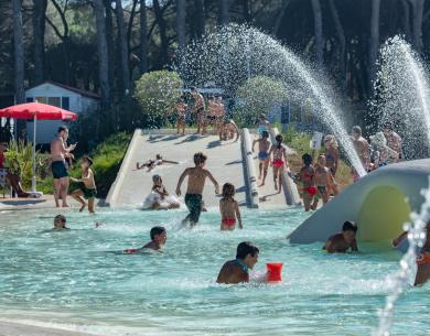 pinetasulmarecampingvillage en offer-september-cesenatico-with-children-stay-free-on-campsite-with-pool-and-entertainment 040