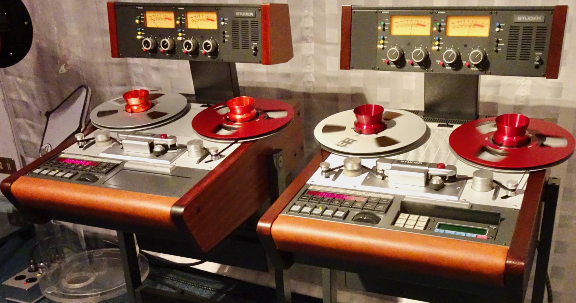 Studer A812 - Professional Reel to Reel Tape Recorder - A stunning