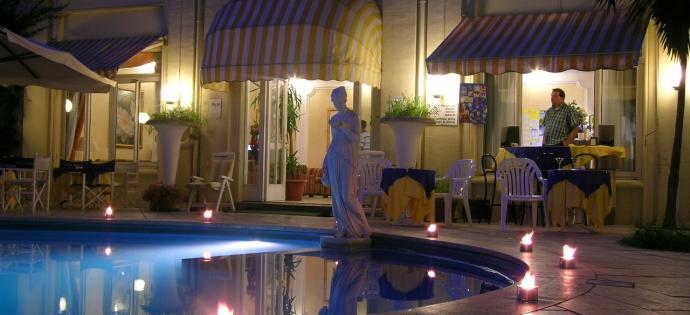 villaadriatica it offerta-bonus-vacanze-a-rimini-in-hotel-4-stelle-con-piscina 010