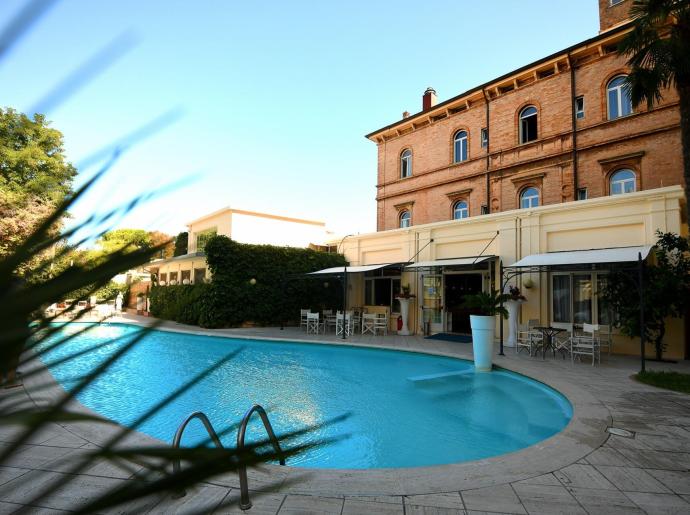 villaadriatica en early-booking-summer-hotel-rimini-centro-with-swimming-pool 007