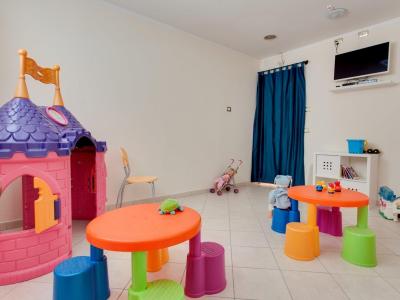 hoteldelavillecesenatico fr sejour-septembre-a-cesenatico-a-l-hotel-3-etoiles-avec-piscine 021