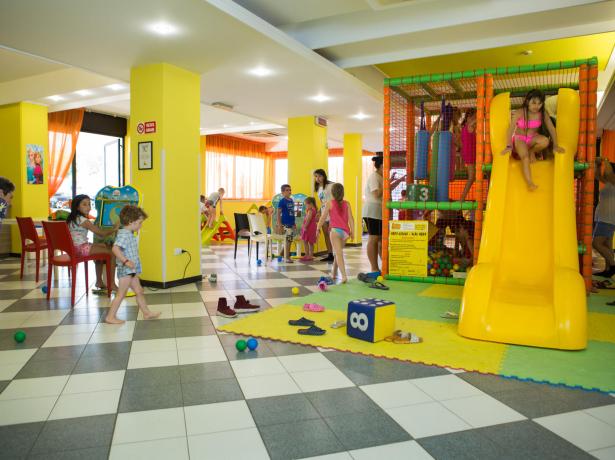 hotelpuntanord en august-offer-4-star-family-village-by-the-sea-in-rimini-kids-stay-free 012