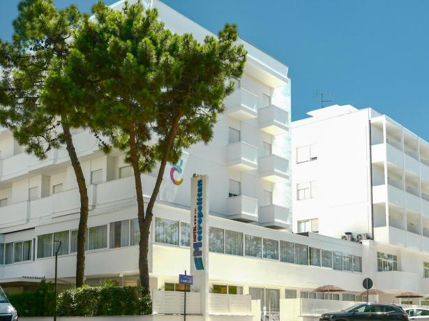 hotelmetropolitan fr offre-juillet-a-l-hotel-pour-couples-a-cesenatico-avec-piscine 010