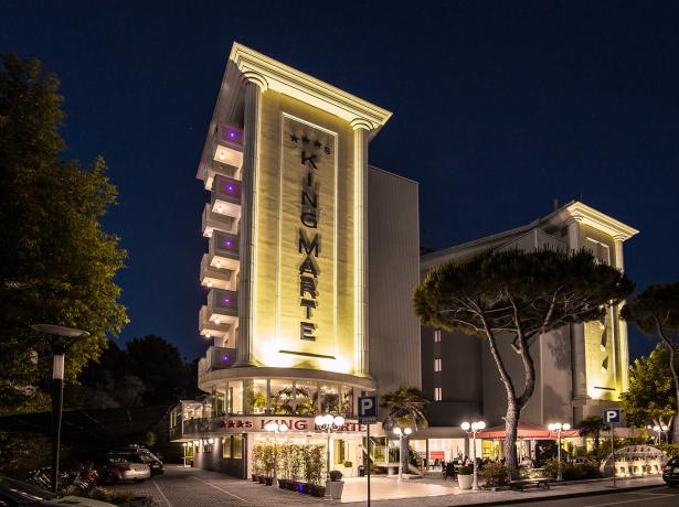 hotelkingmarte de angebot-fuer-alleinerziehende-im-hotel-in-lido-di-classe-mit-gratis-parks 015