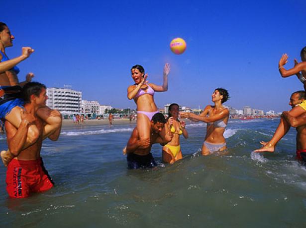 greenvillagecesenatico it offerta-vacanza-breve-di-settembre-in-hotel-a-cesenatico-con-piscina-e-spiaggia 016