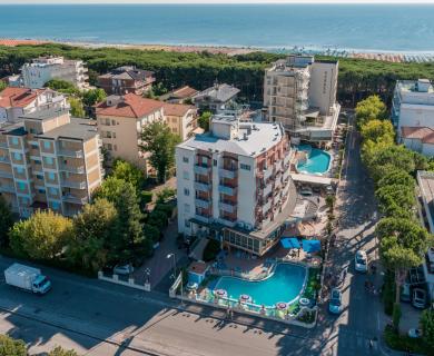 hotelzenith.unionhotels en offer-for-august-at-3-star-seaside-hotel-with-pool-in-pinarella-di-cervia 010