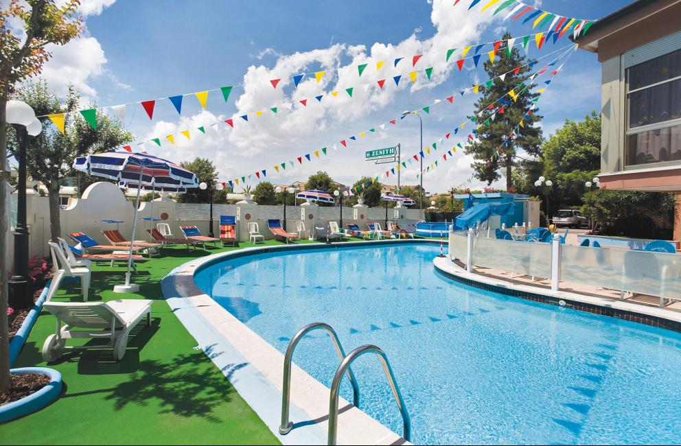 hotelzenith.unionhotels it marzo-aprile-maggio-in-hotel-al-mare-con-ingresso-parco-e-piscina-a-pinarella-di-cervia 006