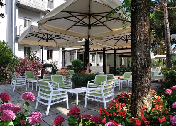 hsuisse it speciale-nove-colli-con-soggiorno-al-mare-in-hotel-a-milano-marittima 012