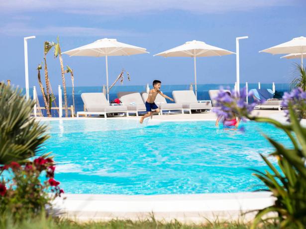 borgodonnacanfora en last-minute-offers-for-july-seaside-village-calabria-capo-vaticano-with-pool 002