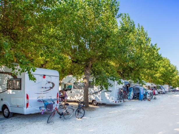holidayfamilyvillage fr offre-aire-pour-camping-car-porto-sant-elpidio 015