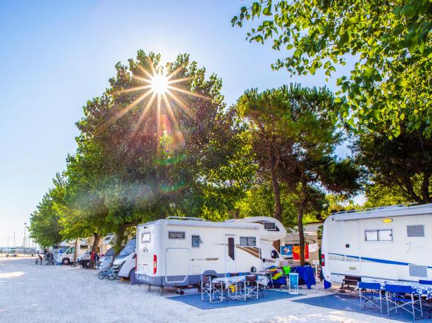 holidayfamilyvillage fr offre-aire-pour-camping-car-porto-sant-elpidio 011